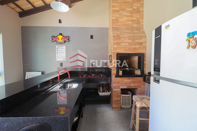 CASA COM PISCINA E 03 DORMITÓRIOS - LC118F