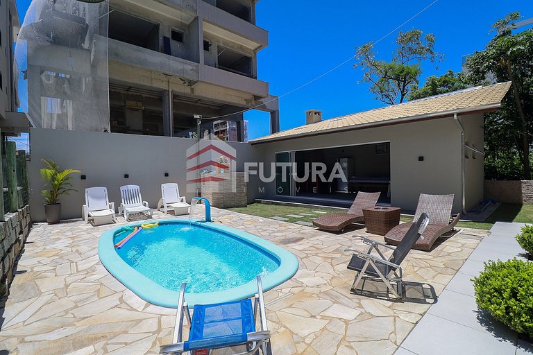 CASA COM PISCINA E 03 DORMITÓRIOS - LC118F