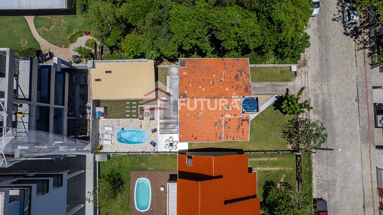 CASA COM PISCINA E 03 DORMITÓRIOS - LC118F