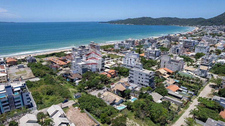 CASA COM PISCINA E 03 DORMITÓRIOS - LC118F