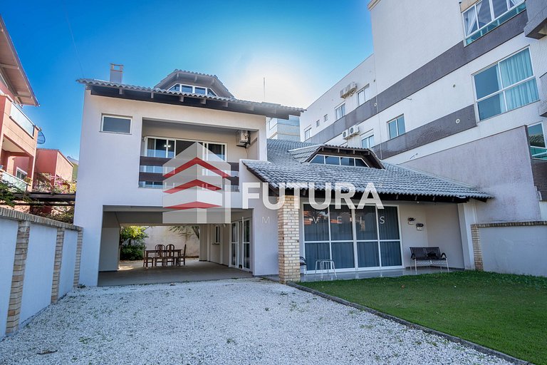 CASA COM 03 SUÍTES NA PRAIA DO MARISCAL