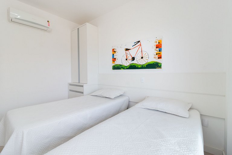 Apartamento 02 dormitórios frente mar - LA214F