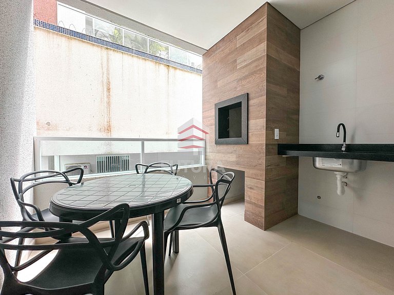 APARTAMENTO DE 02 DORMITORIOS A 100 MTS DA PRAIA;
