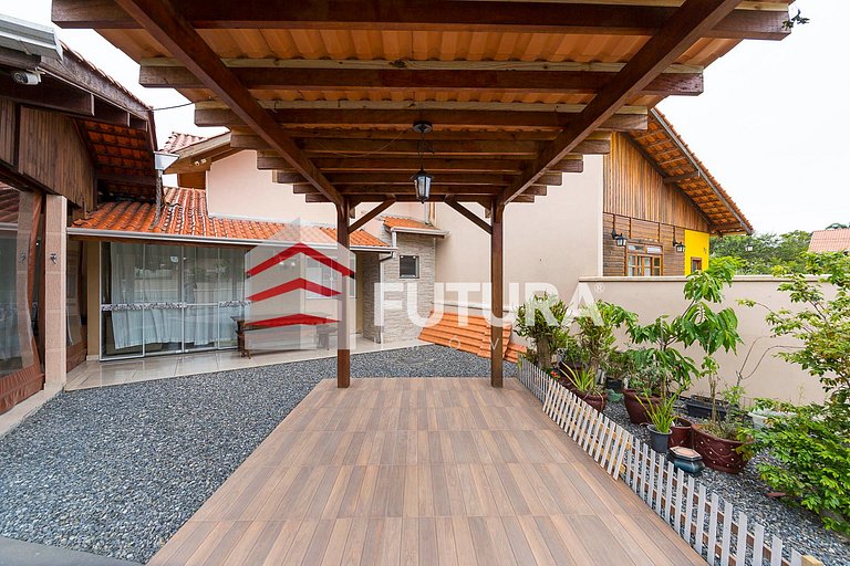 CASA EM MORRINHOS COM 04 DORMITÓRIOS - LC103F