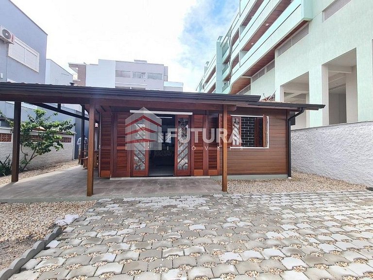 CASA COM 03 DORMITÓRIOS 200 MTS DO MAR - LC138F