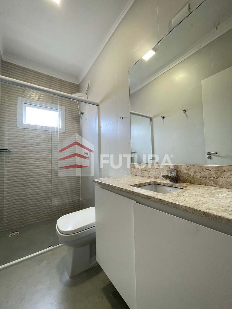 Casa com 04 dormitórios e piscina - LC121F