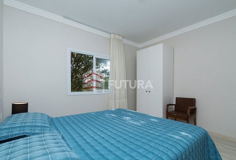 Casa com 04 dormitórios e piscina - LC121F