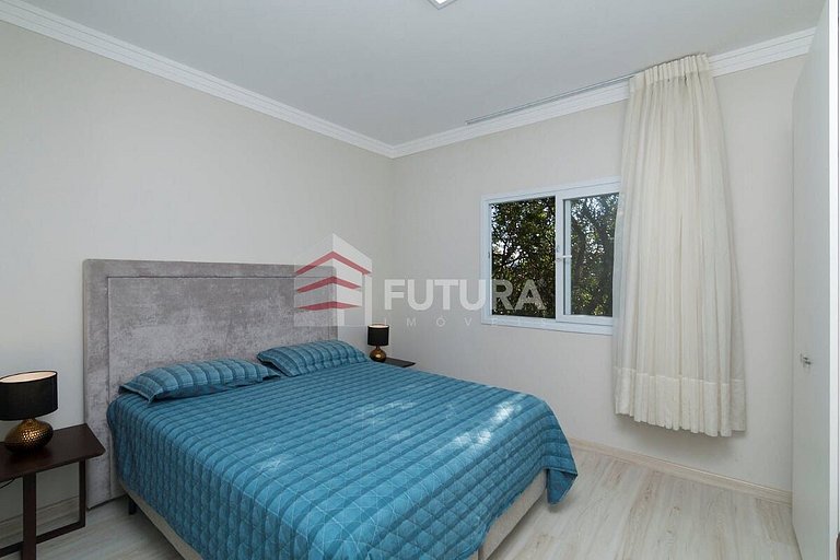 Casa com 04 dormitórios e piscina - LC121F