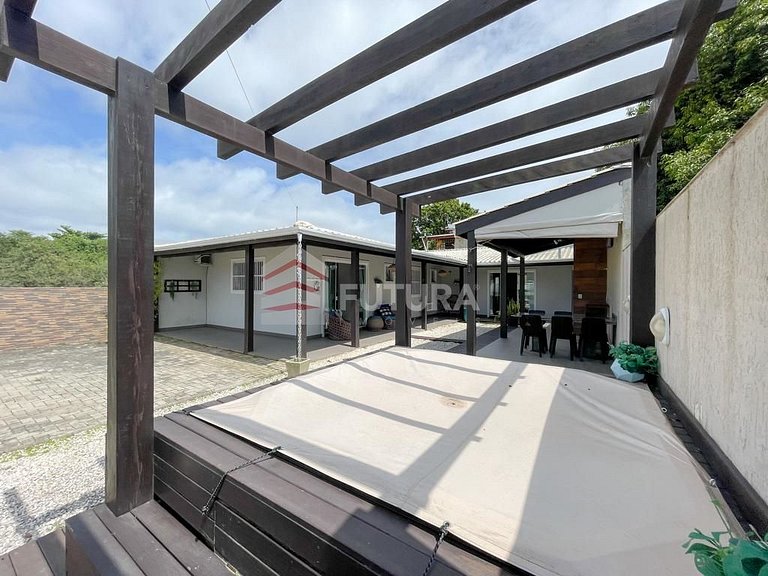 Casa com 03 dormitórios e Jacuzzi - LC144F