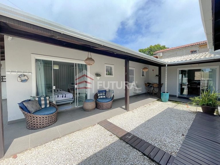 Casa com 03 dormitórios e Jacuzzi - LC144F
