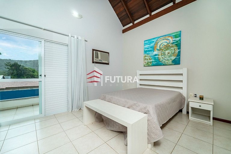 CASA COM 04 DORMITÓRIOS E PSICINA - LC139F