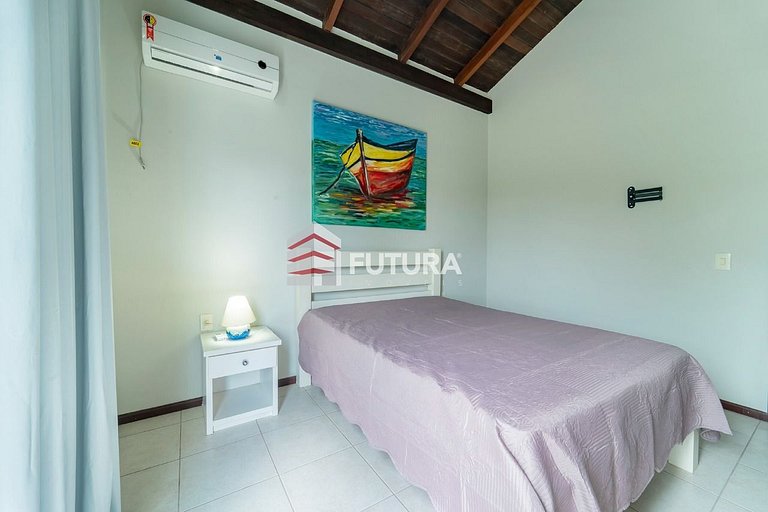 CASA COM 04 DORMITÓRIOS E PSICINA - LC139F