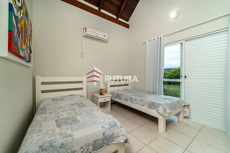 CASA COM 04 DORMITÓRIOS E PSICINA - LC139F