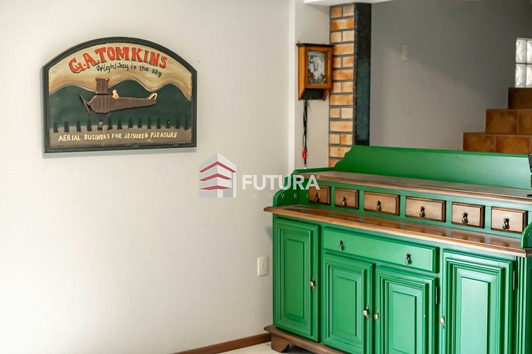 CASA COM 04 DORMITÓRIOS E PSICINA - LC139F