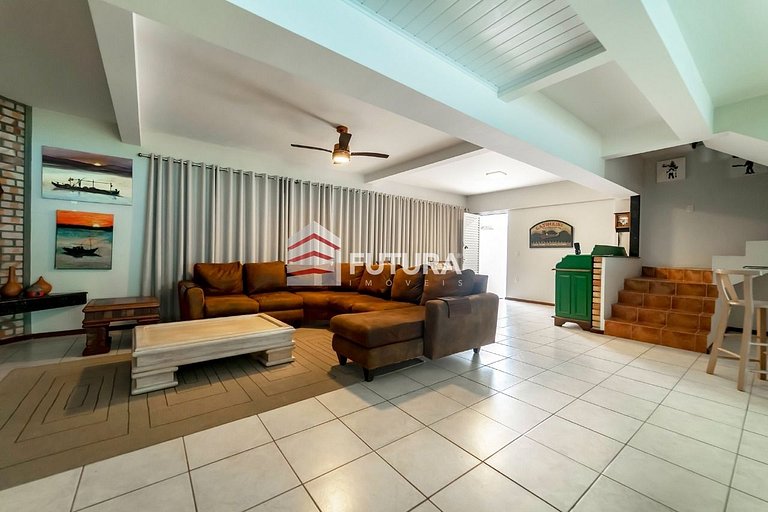 CASA COM 04 DORMITÓRIOS E PSICINA - LC139F
