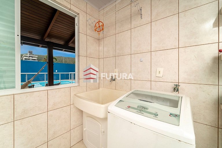 CASA COM 04 DORMITÓRIOS E PSICINA - LC139F