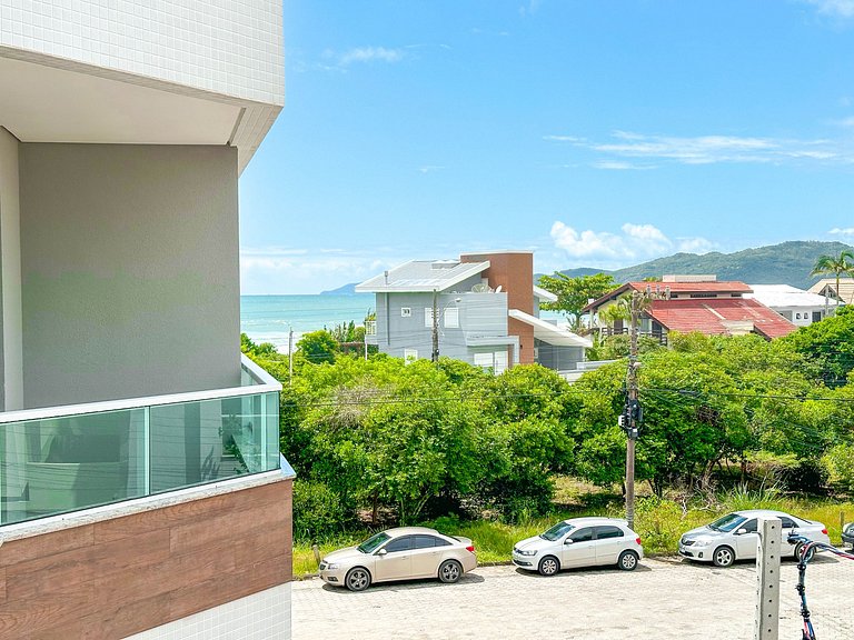 Apartamento com 02 dormitórios a 120 metros do mar - LA278F