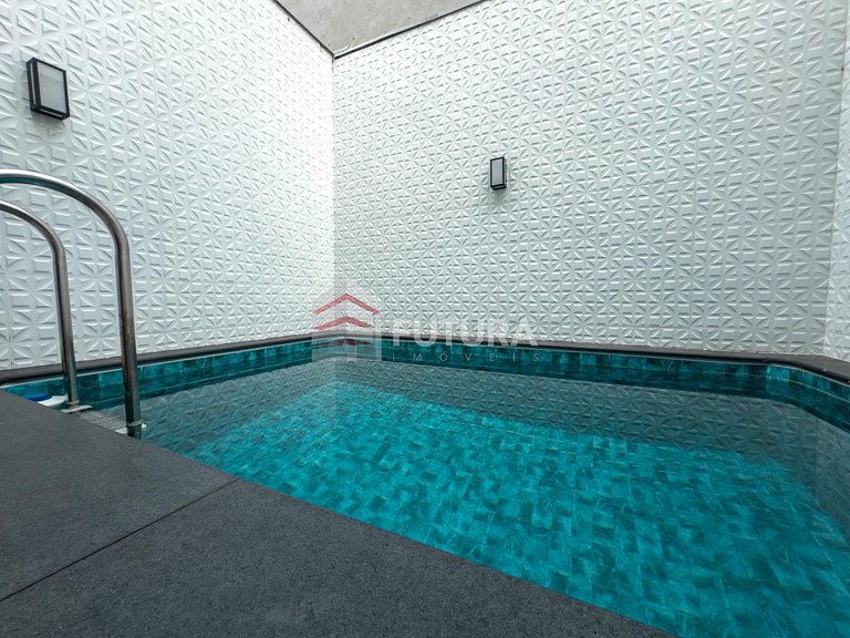 SOBRADO TRIPLEX COM JACUZZI