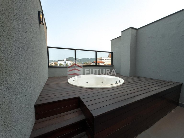 SOBRADO TRIPLEX COM JACUZZI