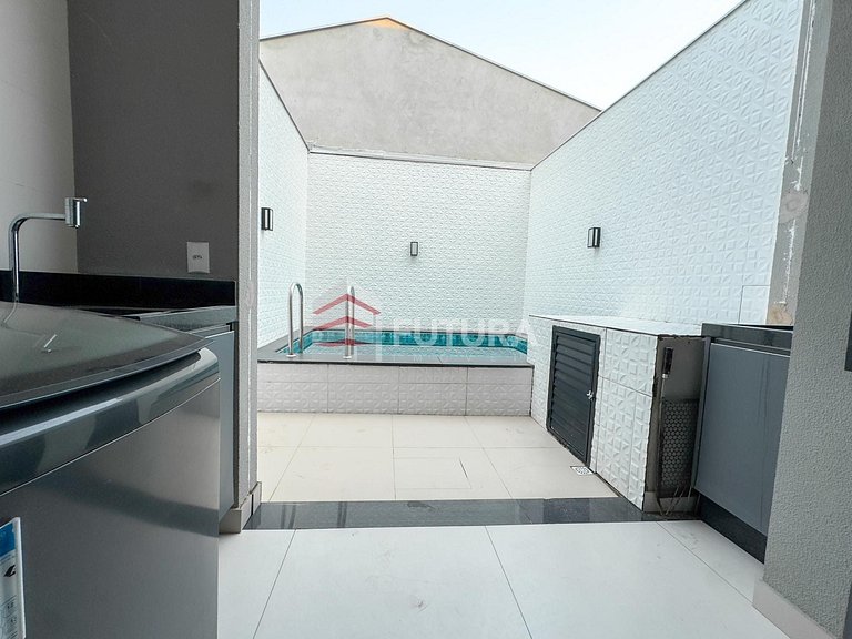 SOBRADO TRIPLEX COM JACUZZI
