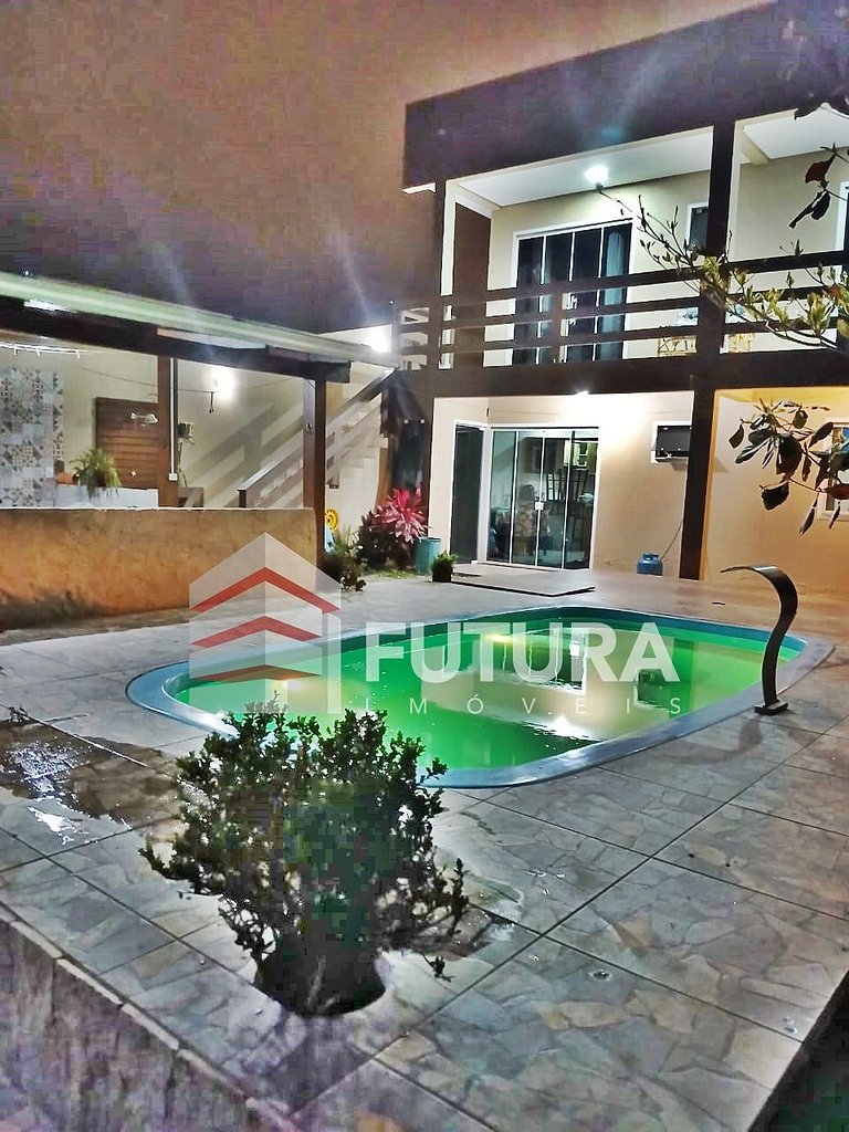 Sobrado com piscina em Mariscal LC151F