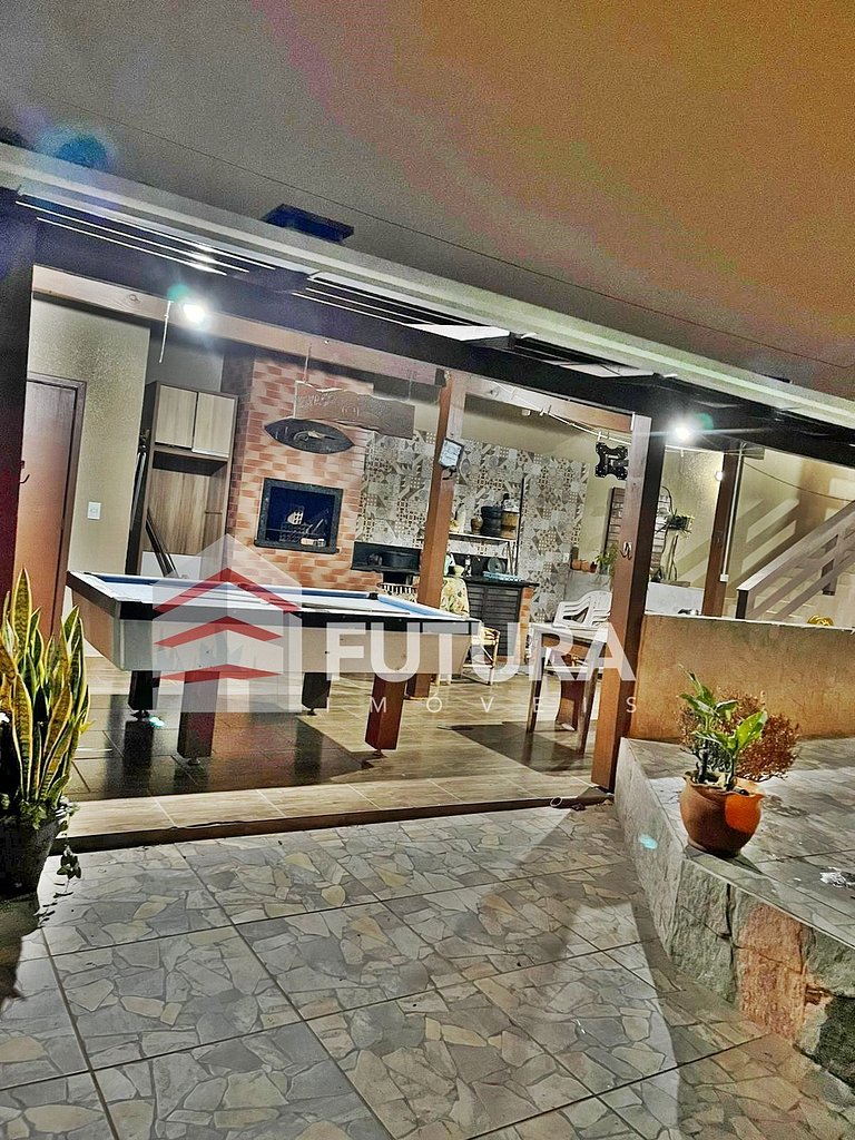Sobrado com piscina em Mariscal LC151F