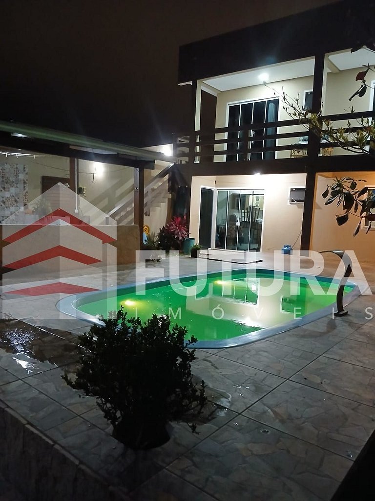 Sobrado com piscina em Mariscal LC151F